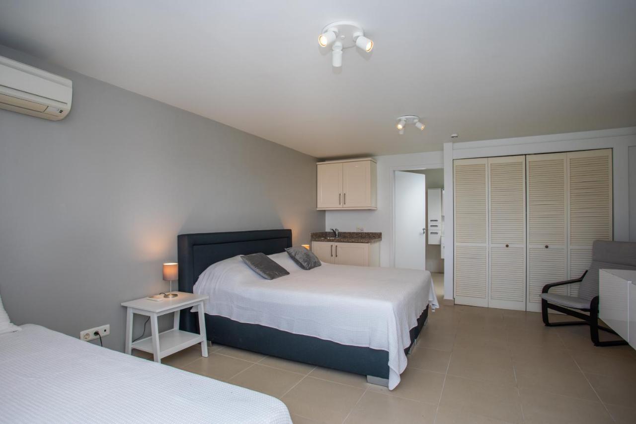 Blue Bay Beach Apartments Экстерьер фото